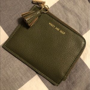 Small money zip up holder